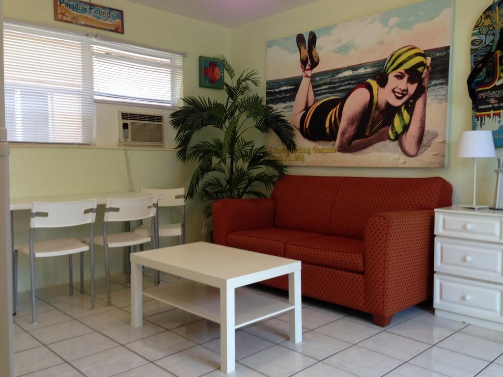 Angelfish Inn Hollywood Rum bild