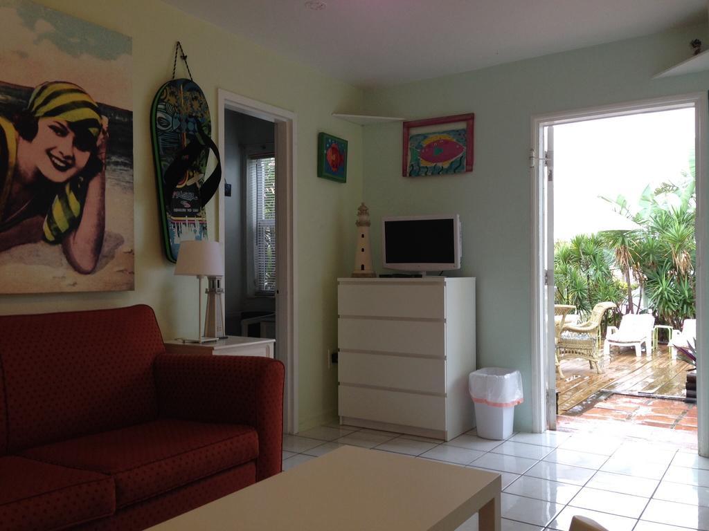 Angelfish Inn Hollywood Rum bild