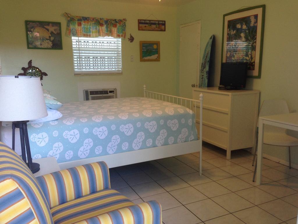 Angelfish Inn Hollywood Rum bild