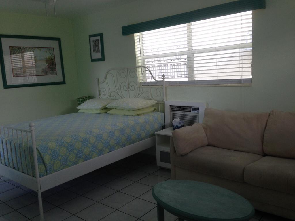 Angelfish Inn Hollywood Rum bild