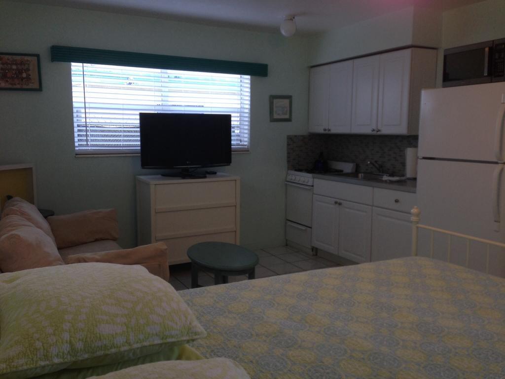 Angelfish Inn Hollywood Rum bild