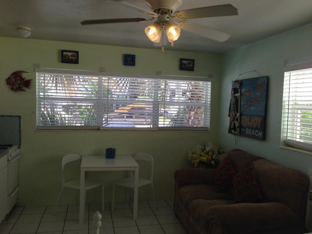 Angelfish Inn Hollywood Rum bild