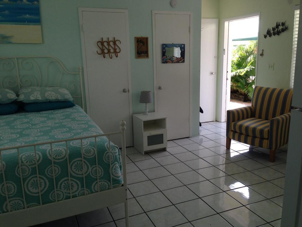Angelfish Inn Hollywood Rum bild