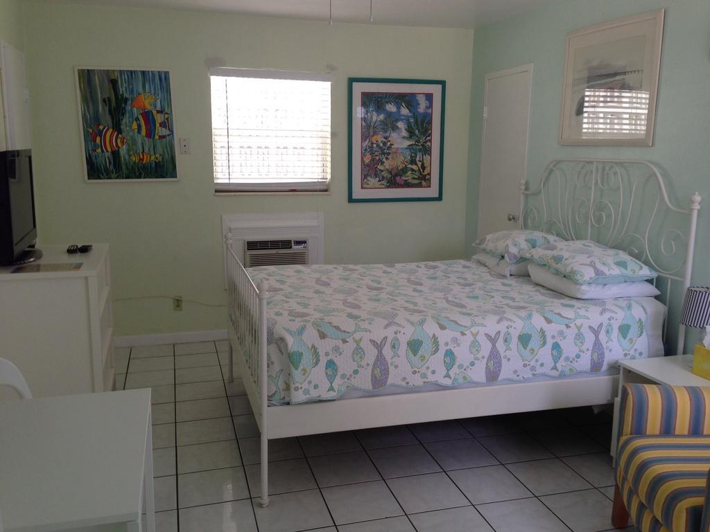 Angelfish Inn Hollywood Rum bild