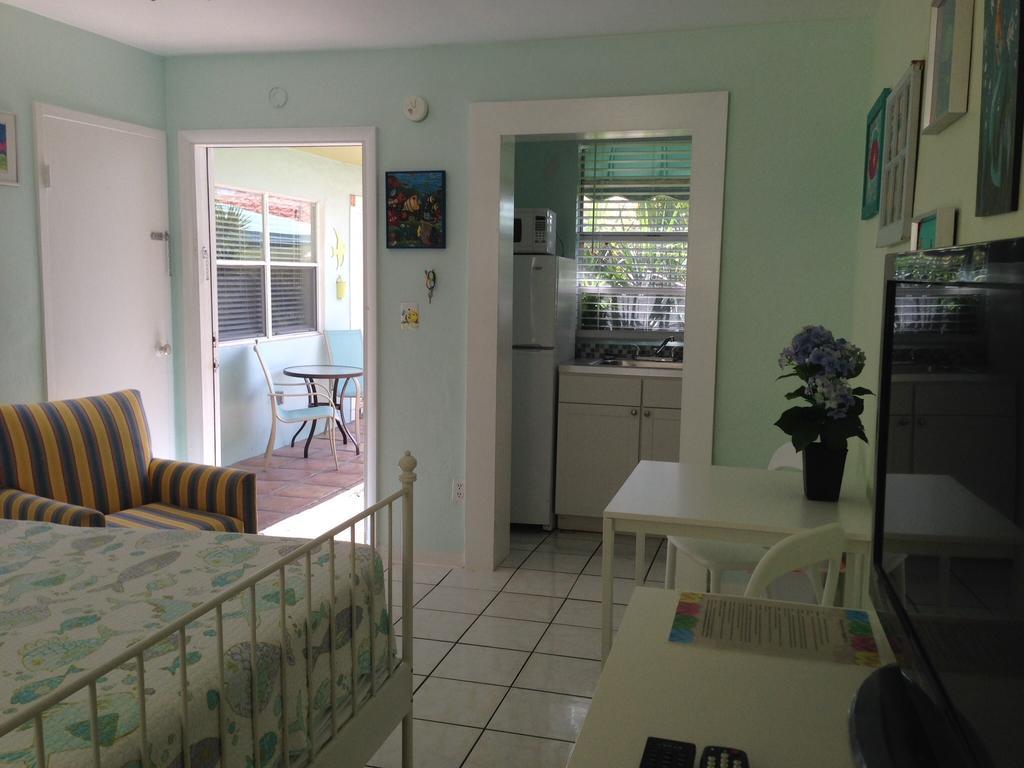 Angelfish Inn Hollywood Rum bild