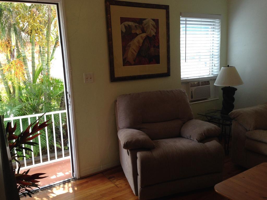 Angelfish Inn Hollywood Rum bild