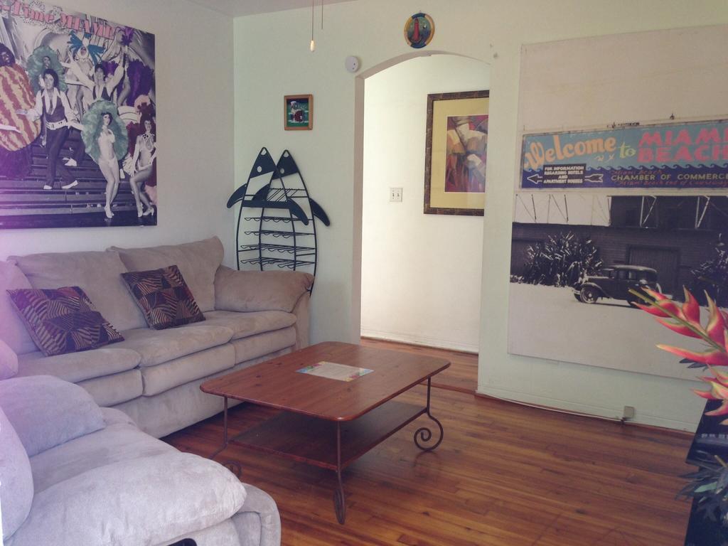 Angelfish Inn Hollywood Rum bild