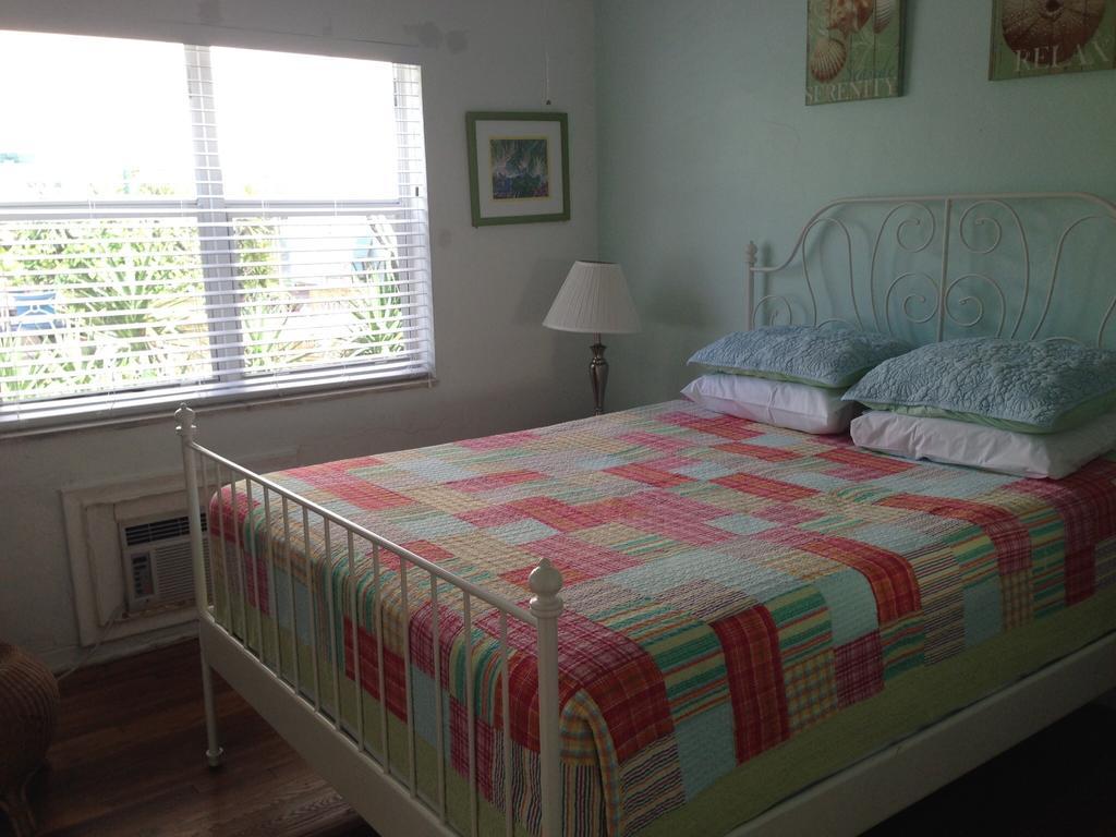 Angelfish Inn Hollywood Rum bild