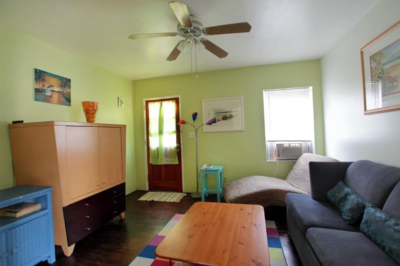 Angelfish Inn Hollywood Rum bild