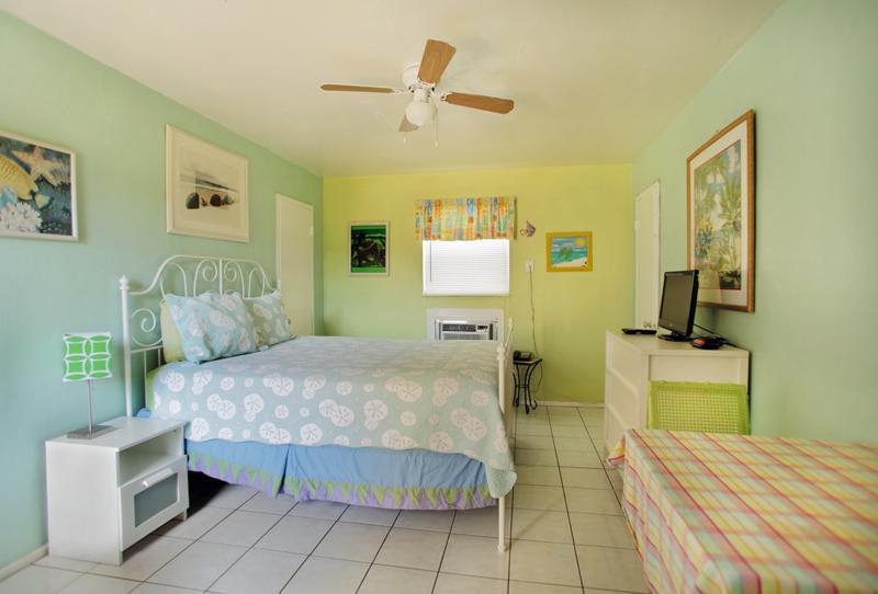 Angelfish Inn Hollywood Rum bild