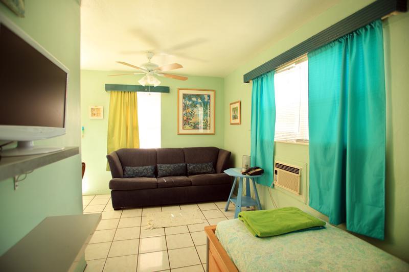 Angelfish Inn Hollywood Rum bild