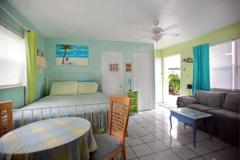 Angelfish Inn Hollywood Rum bild